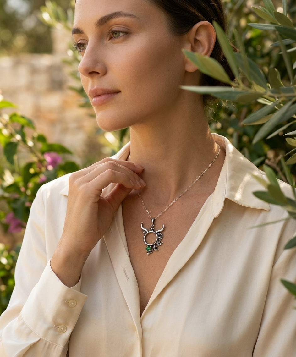 Boğa Burcu Kolyesi – Yeşim Zirkon Taşlı